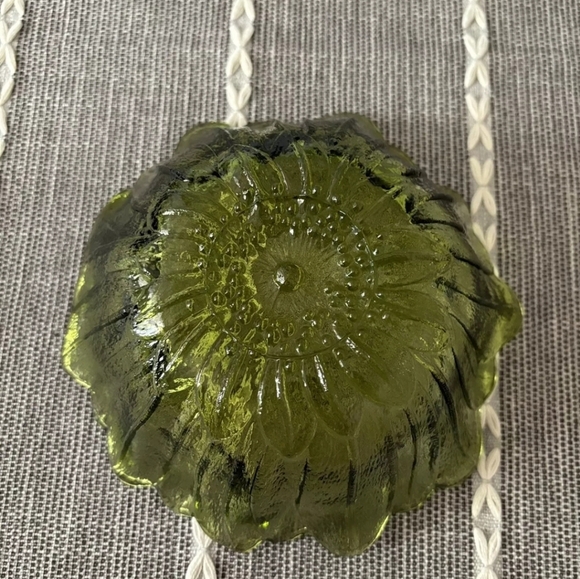 Vintage Green Indiana Glass Sunflower Bowl 7" Lily Pons Collection - Picture 3 of 6